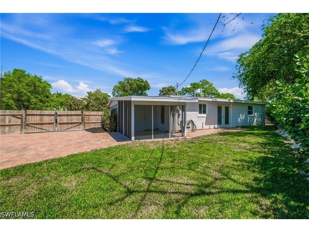 2300 Estey Avenue Naples FL 34104 226012692 image26