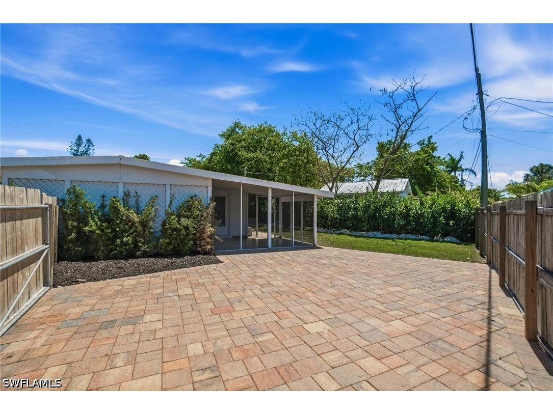 2300 Estey Avenue Naples FL 34104 226012692 image27