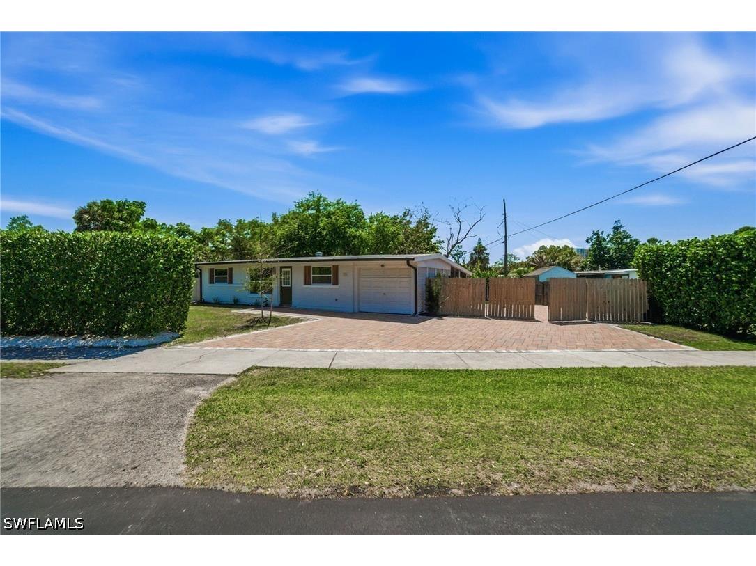 2300 Estey Avenue Naples FL 34104 226012692 image28