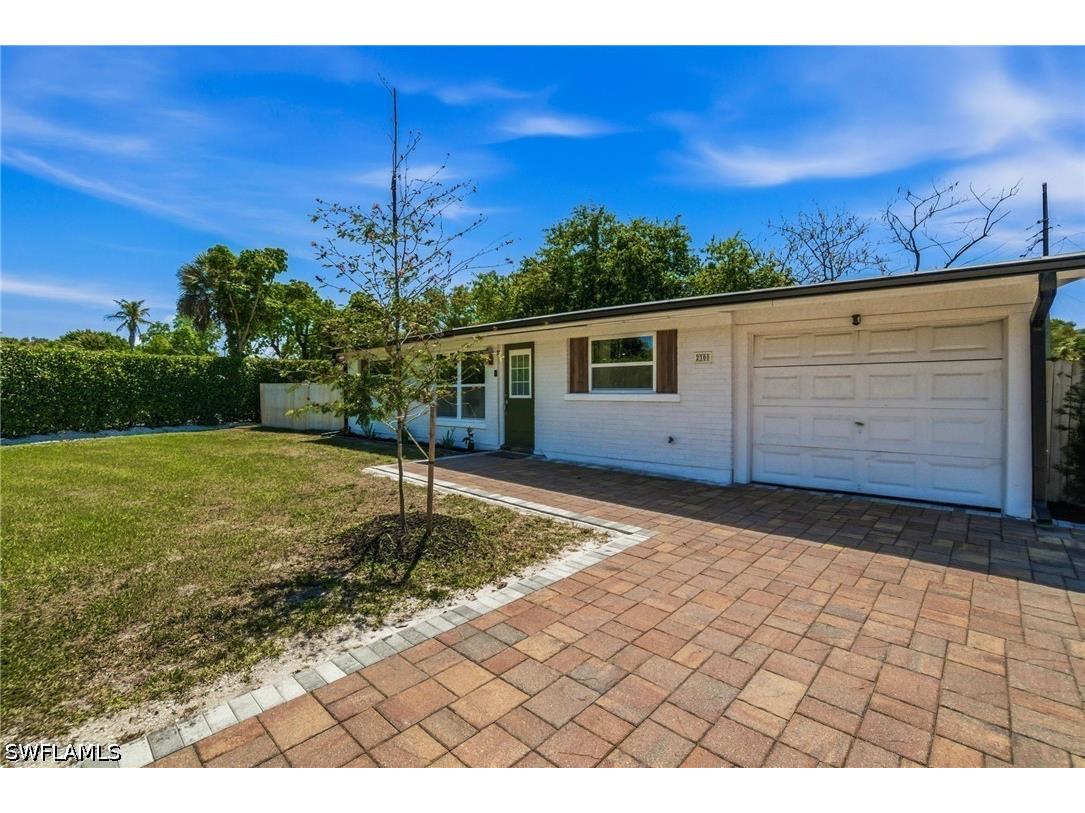 2300 Estey Avenue Naples FL 34104 226012692 image4