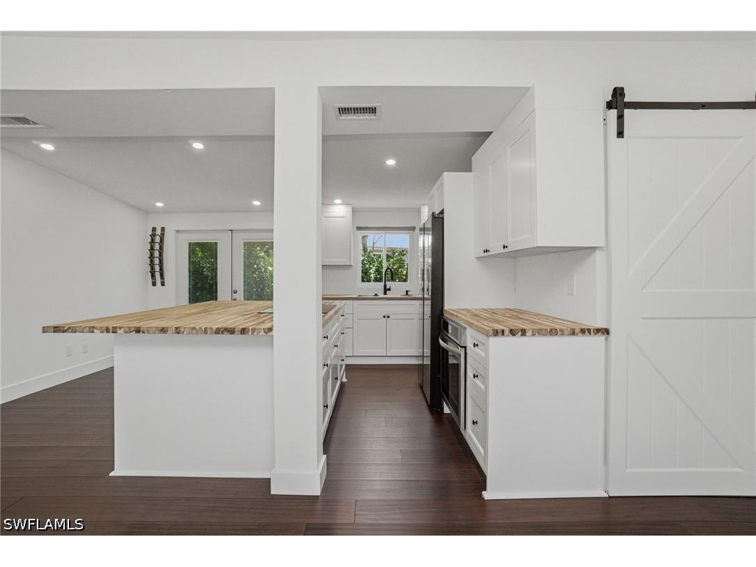 2300 Estey Avenue Naples FL 34104 226012692 image9