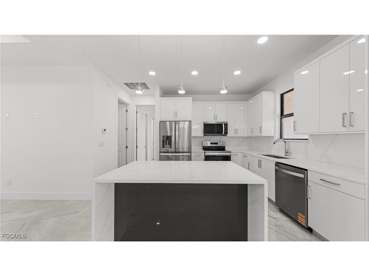 2300 NW 8th Terrace Cape Coral FL 33993 2025014247 image6
