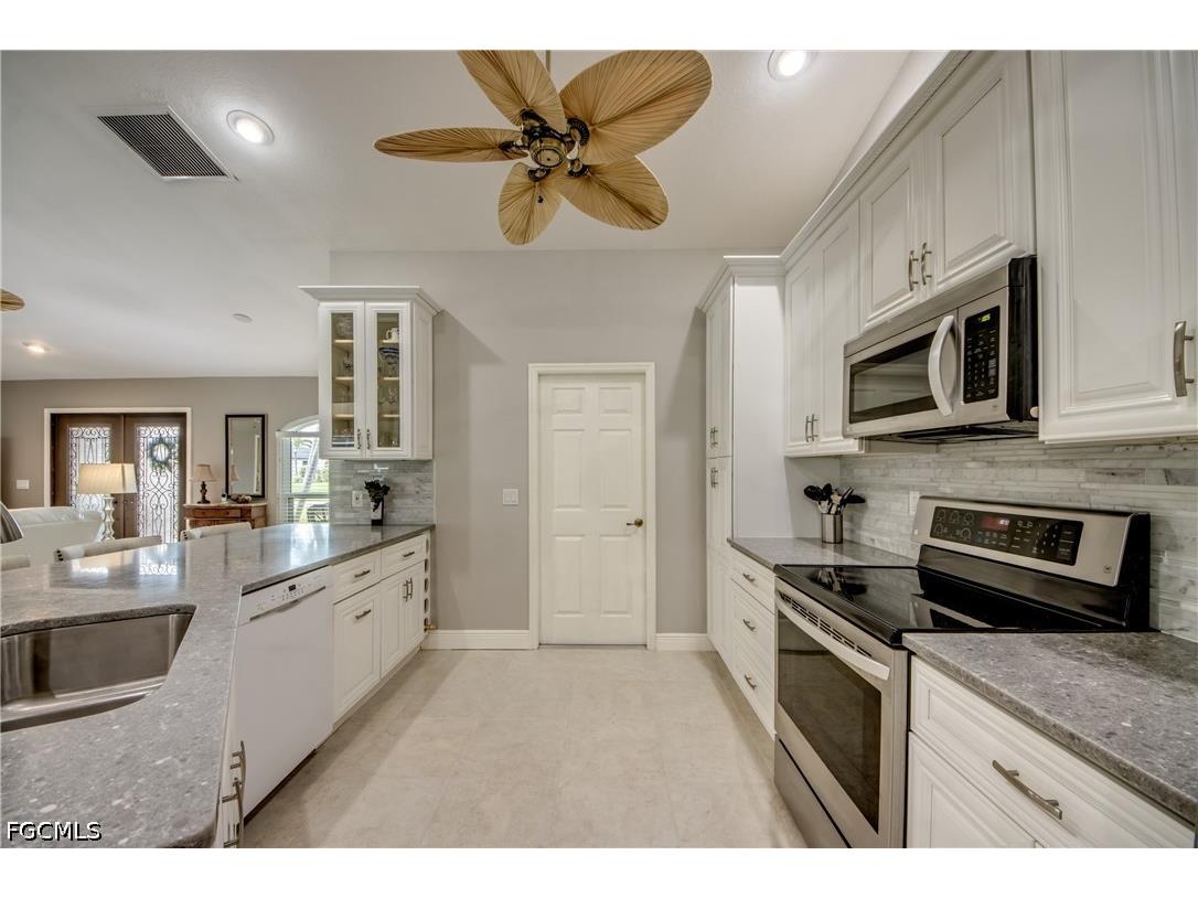 2301 SW 28th Lane Cape Coral FL 33914 2026020293 image9