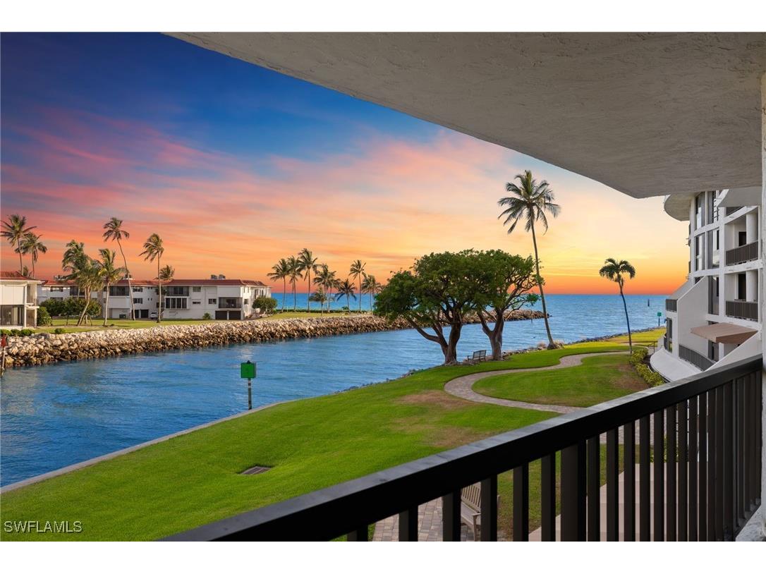 2302 Gulf Shore Boulevard N #217 Naples FL 34103 224094360 image1
