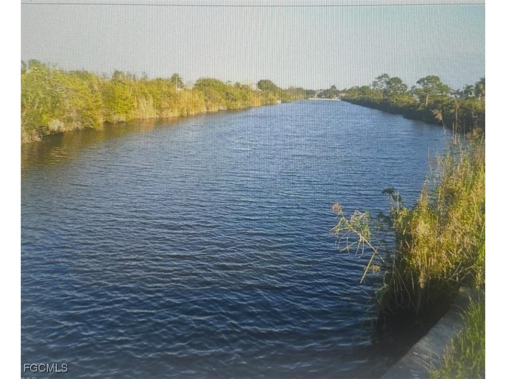 2304 NW 25th Terrace Cape Coral FL 33993 2025004779 image1