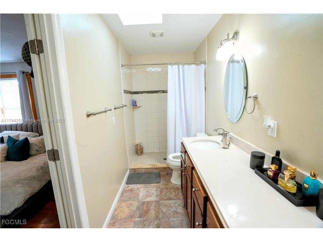 2304 SE 8th Terrace Cape Coral FL 33990 2025008614 image10