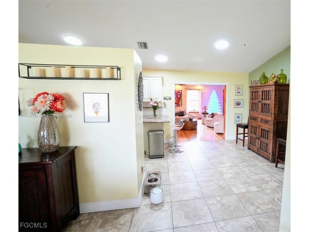 2304 SE 8th Terrace Cape Coral FL 33990 2025008614 image3