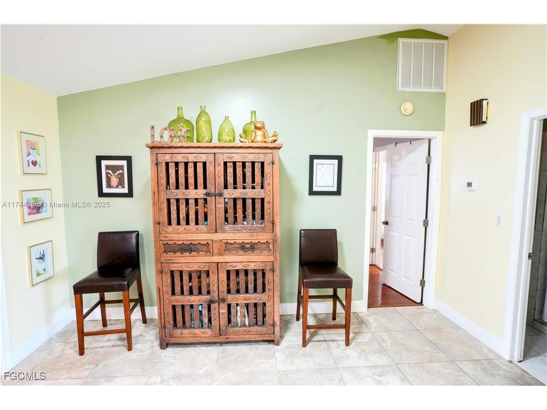 2304 SE 8th Terrace Cape Coral FL 33990 2025008614 image4