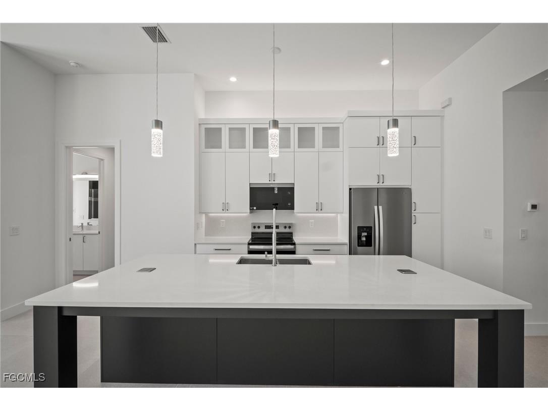 2304 SW 38th Terrace Cape Coral FL 33914 2025020497 image17