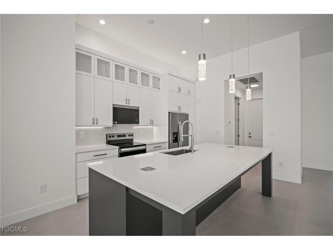 2304 SW 38th Terrace Cape Coral FL 33914 2025020497 image18