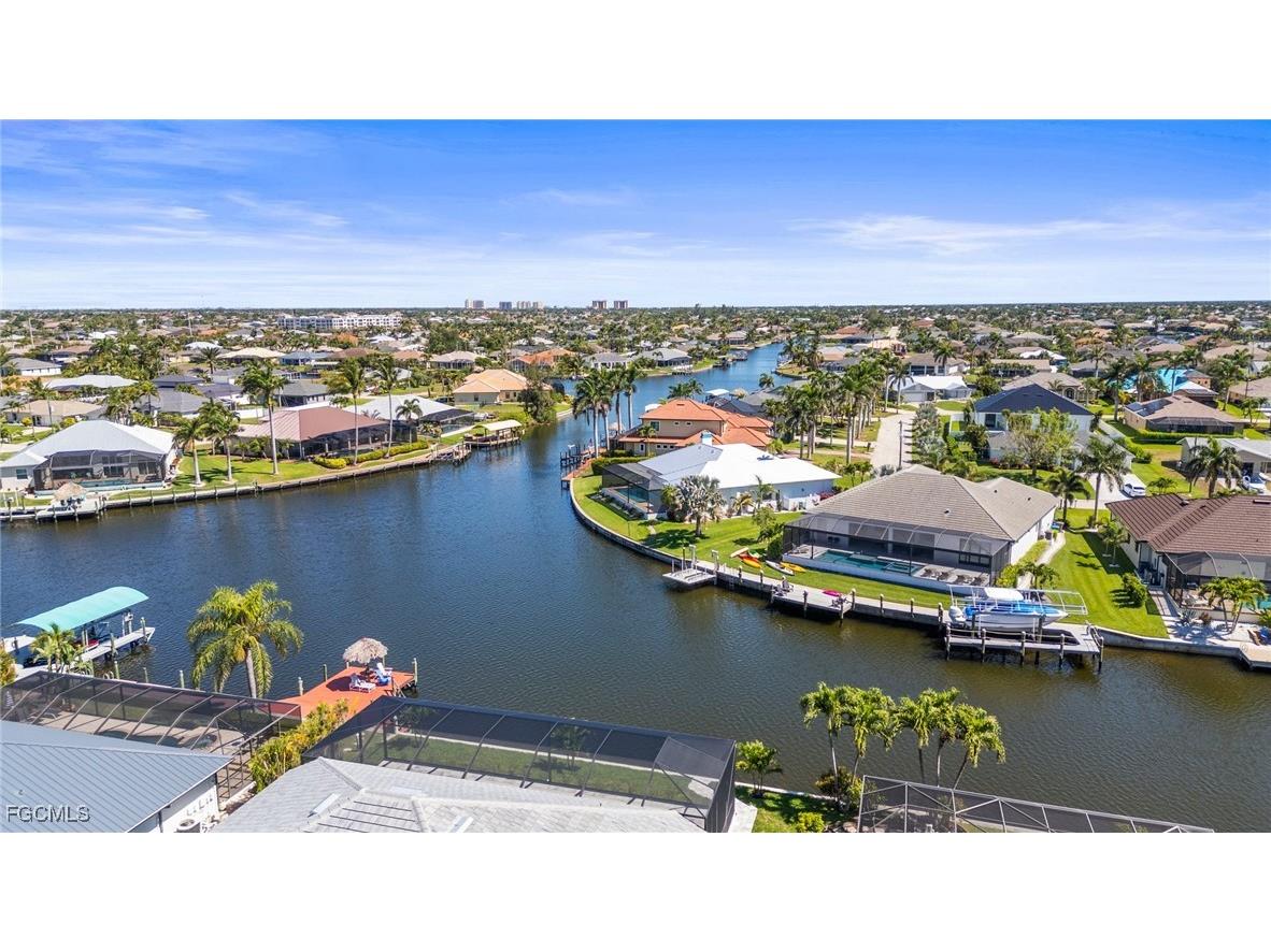 2304 SW 38th Terrace Cape Coral FL 33914 2025020497 image3