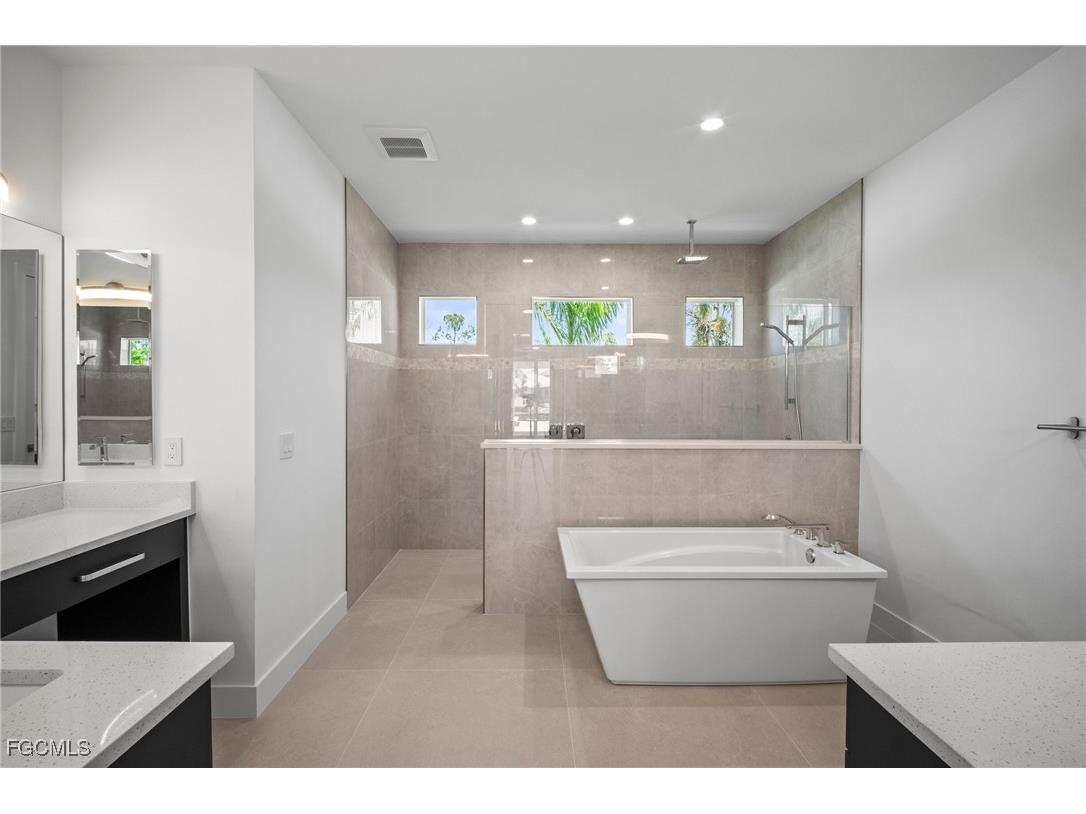 2304 SW 38th Terrace Cape Coral FL 33914 2025020497 image33