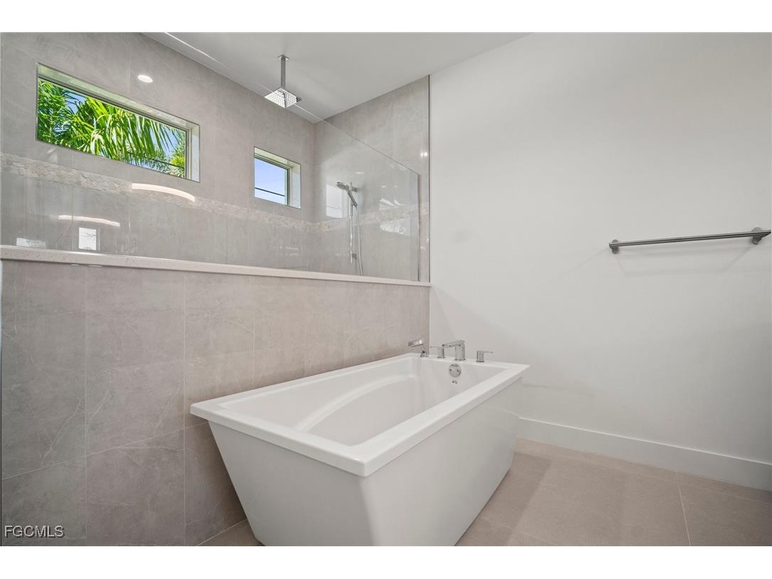 2304 SW 38th Terrace Cape Coral FL 33914 2025020497 image37