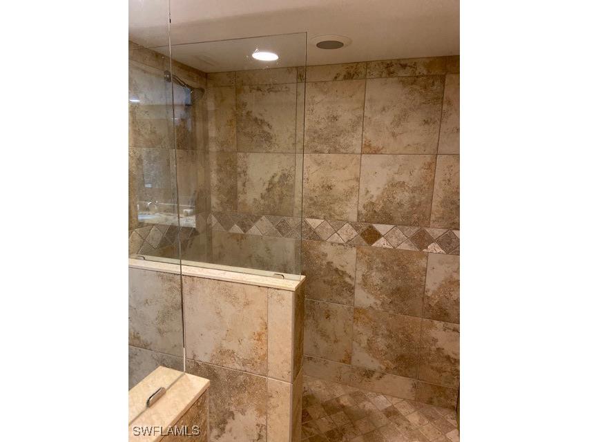2305 Gulf Shore Boulevard N #313 Naples FL 34103 225066004 image16