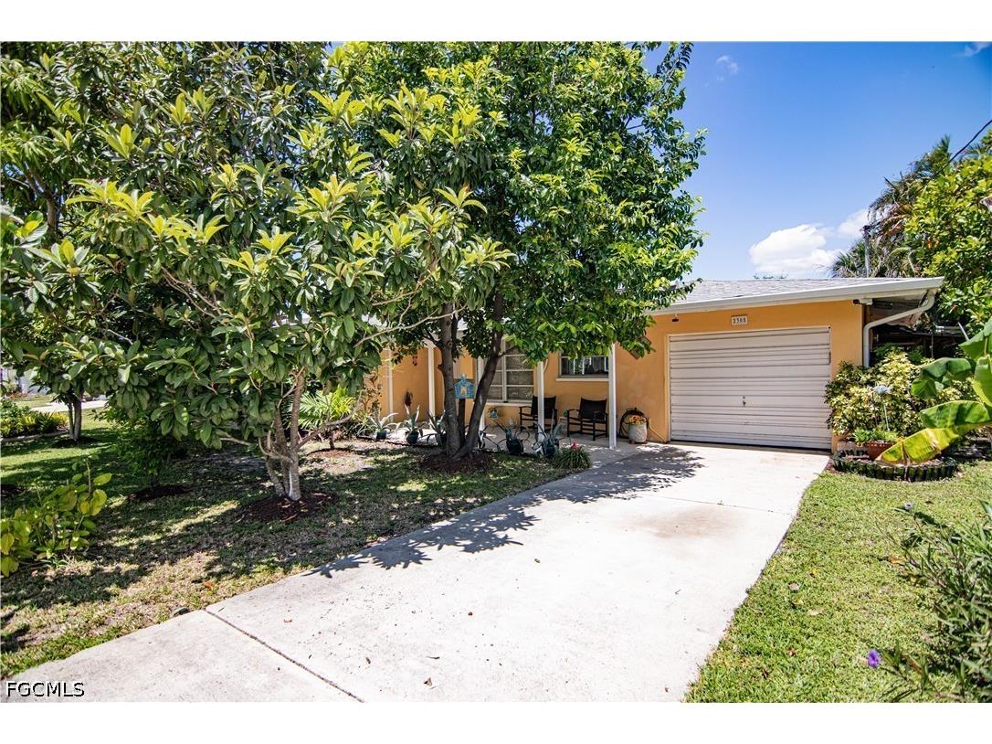 2305 SE 16th Street Cape Coral FL 33990 2026017926 image1