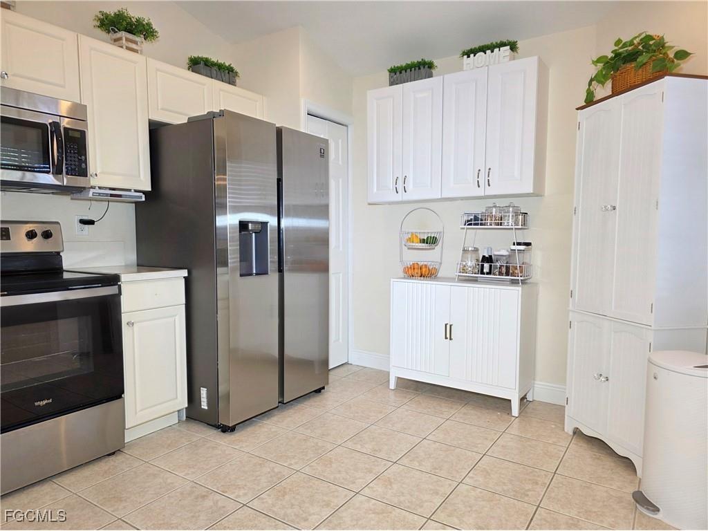 2305 Summersweet Drive Alva FL 33920 2025019689 image3