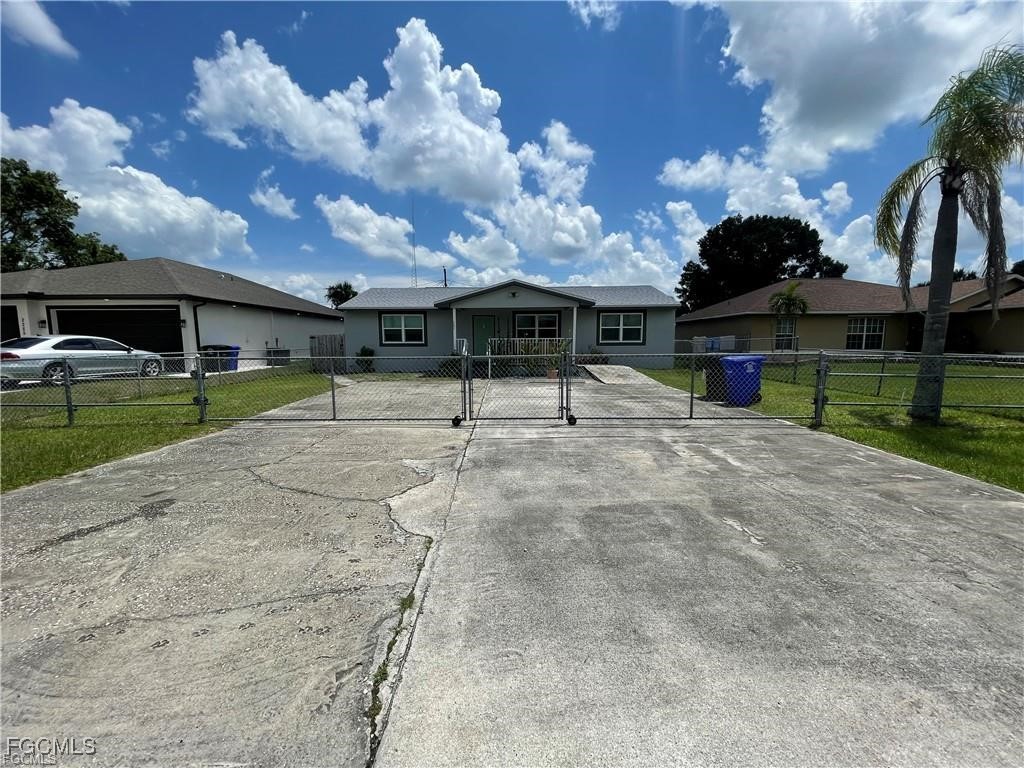 2305 Towles Street Fort Myers FL 33916 2025004519 image1