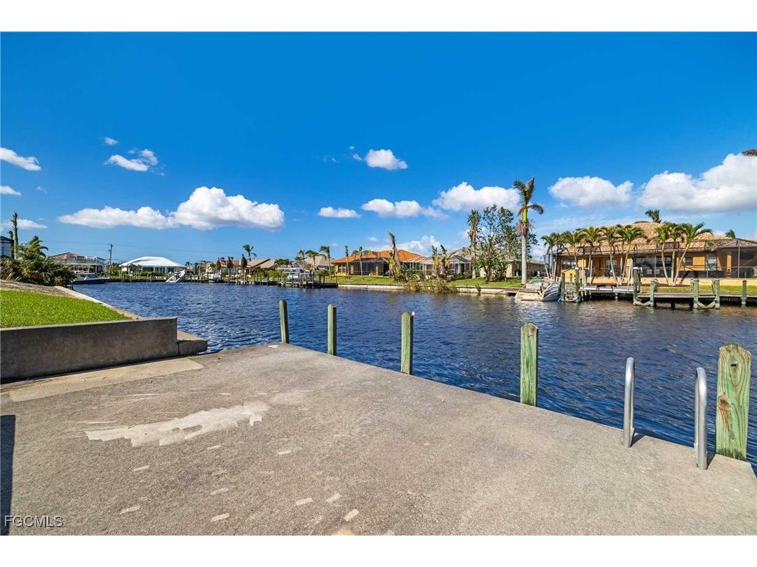 2307 SW 40th Street Cape Coral FL 33914 2025010222 image25