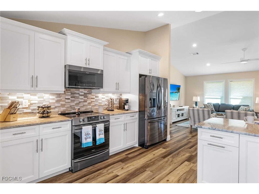 2307 SW 40th Street Cape Coral FL 33914 2025010222 image32