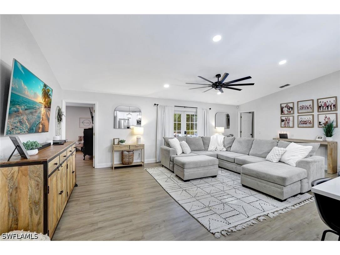 231 16th Street NE Naples FL 34120 226022570 image4