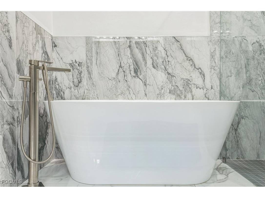 231 Gleason Parkway Cape Coral FL 33914 2025008056 image16