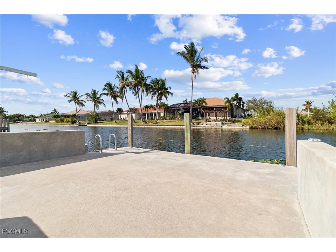 231 Gleason Parkway Cape Coral FL 33914 2025008056 image20