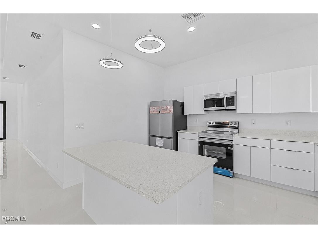 231 NW 27th Avenue Cape Coral FL 33993 2025016963 image5