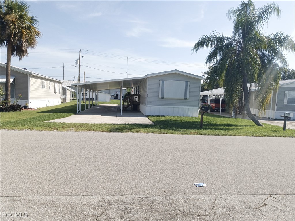 231 Palm Avenue NW Moore Haven FL 33471 2025008215 image1