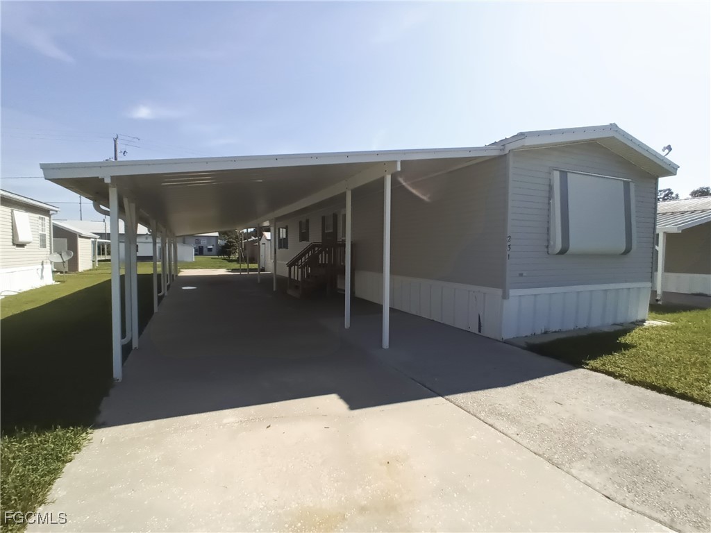 231 Palm Avenue NW Moore Haven FL 33471 2025008215 image2