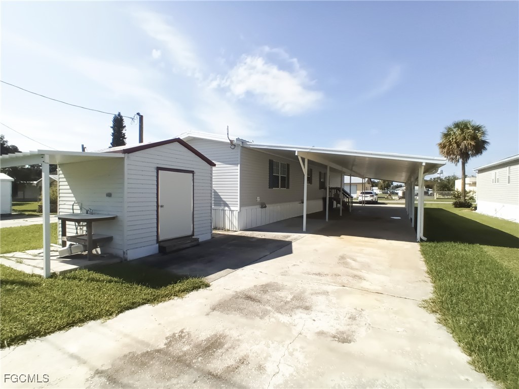 231 Palm Avenue NW Moore Haven FL 33471 2025008215 image4