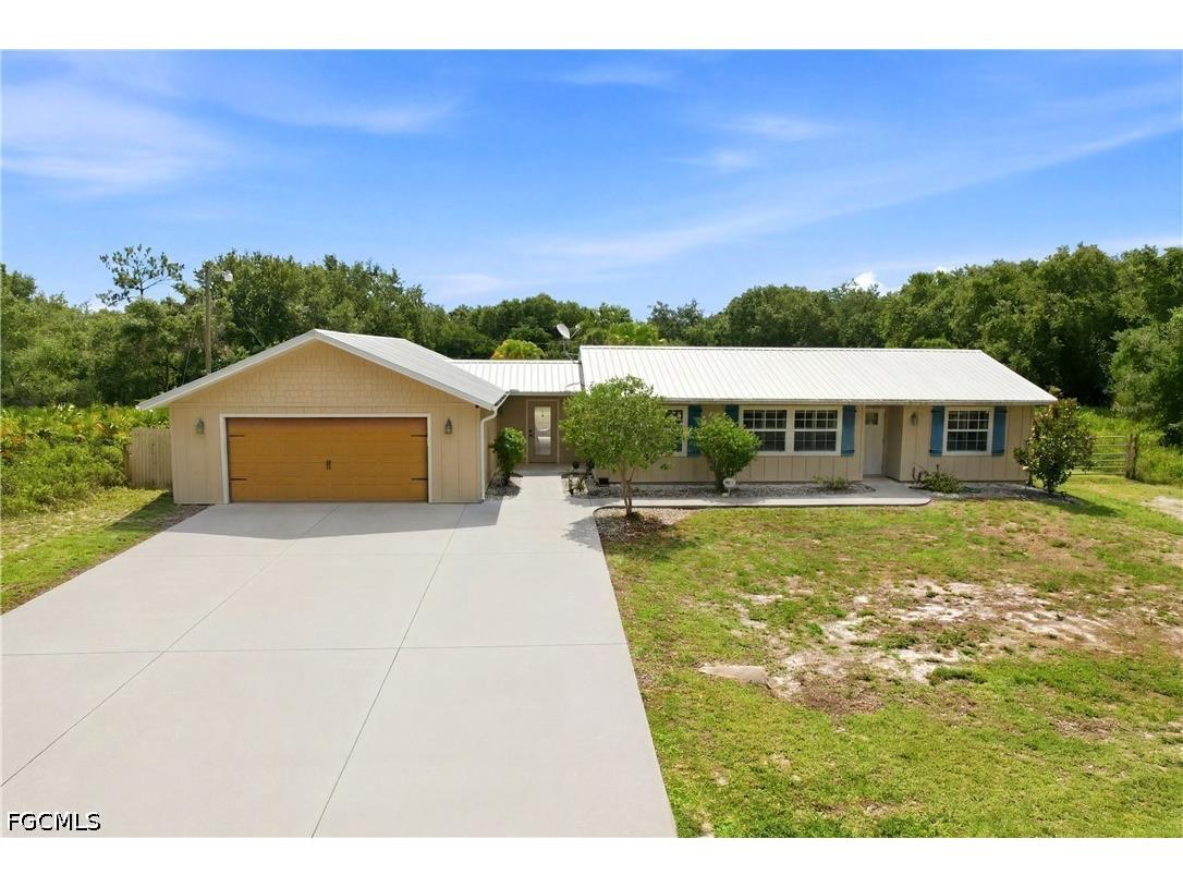 2310 Abbott Avenue Alva FL 33920 2026026557 image1
