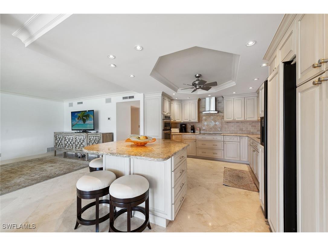 2310 Gulf Shore Boulevard N #112 Naples FL 34103 225039410 image8