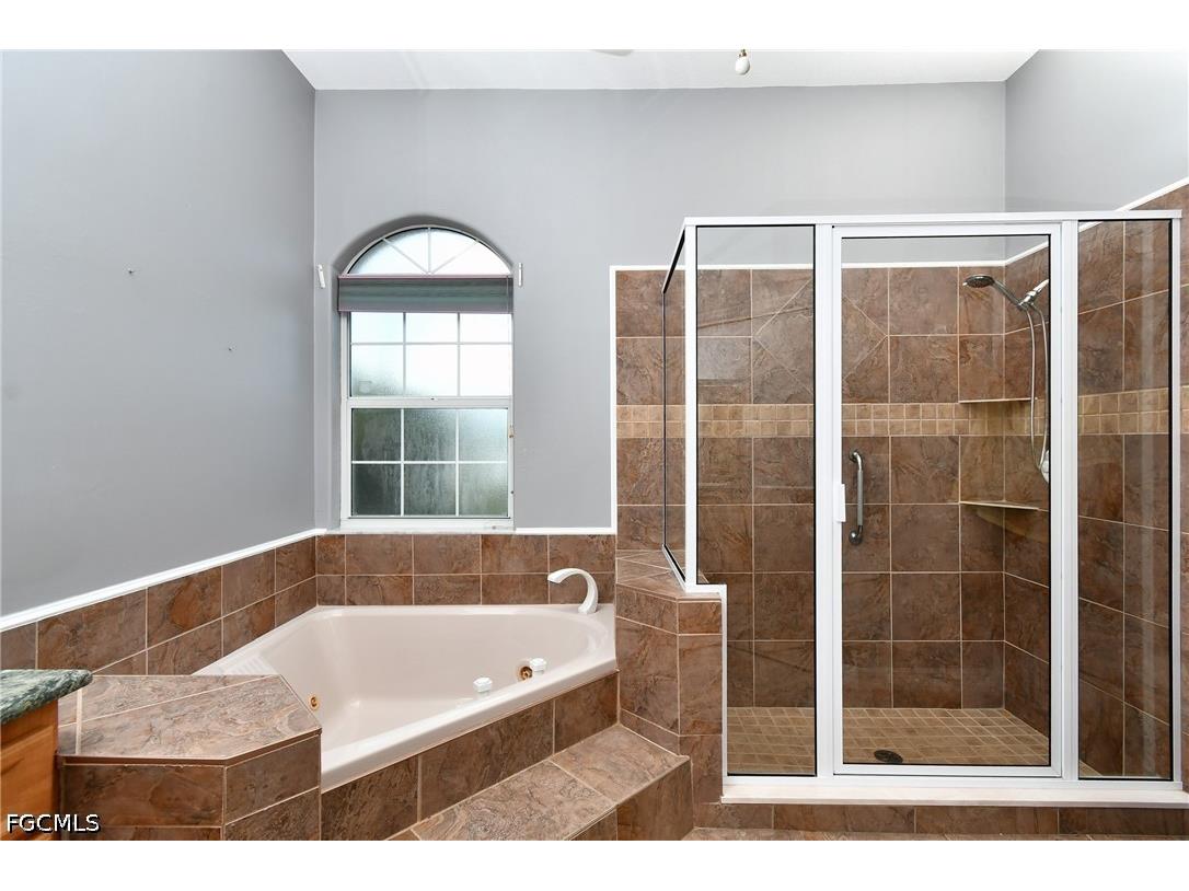 2313 SW 53rd Terrace Cape Coral FL 33914 2026023056 image11