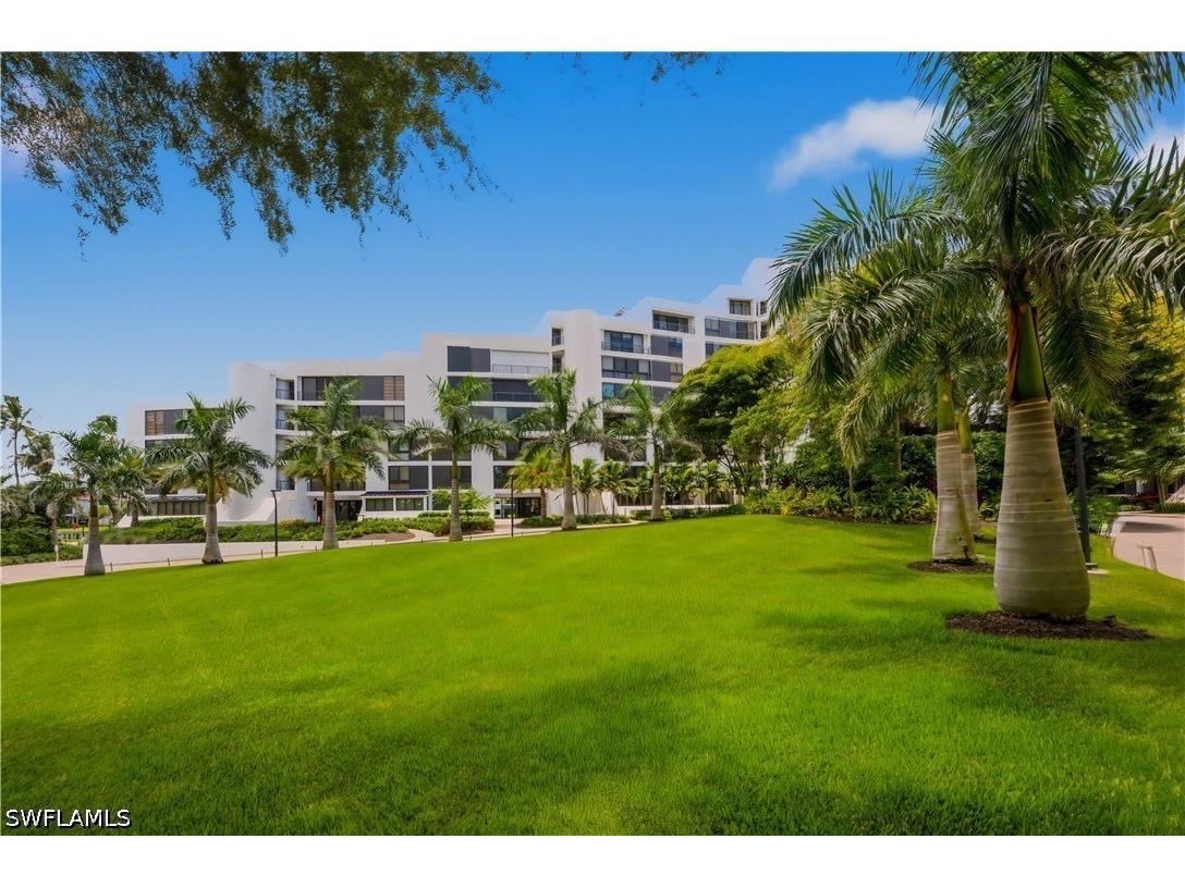 2316 Gulf Shore Boulevard N #411 Naples FL 34103 226022557 image3