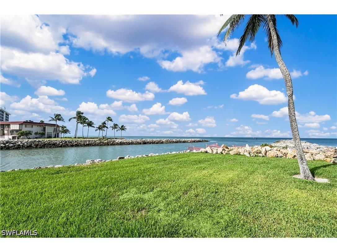 2316 Gulf Shore Boulevard N #411 Naples FL 34103 226022557 image42