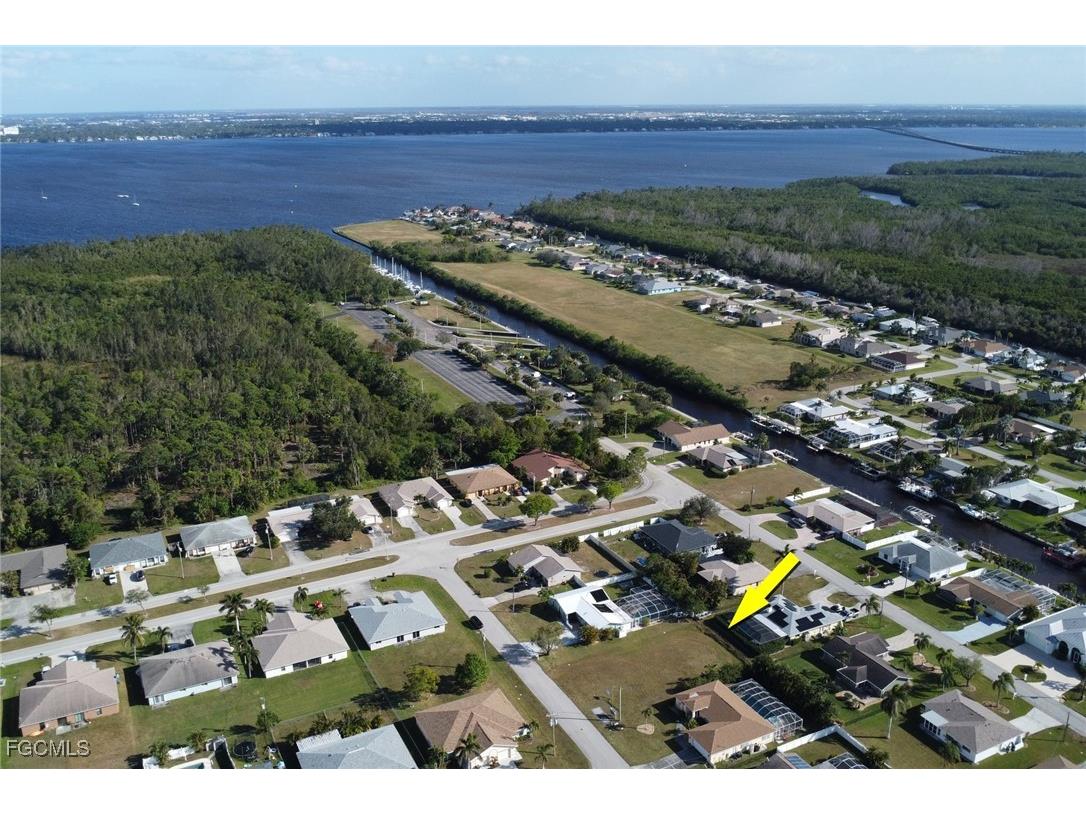 2318 SE 15th Street Cape Coral FL 33990 2025014943 image1