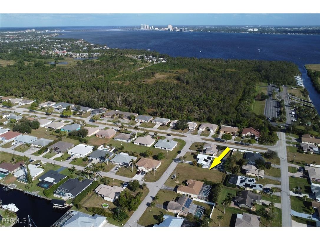 2318 SE 15th Street Cape Coral FL 33990 2025014943 image4