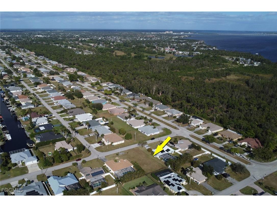 2318 SE 15th Street Cape Coral FL 33990 2025014943 image5