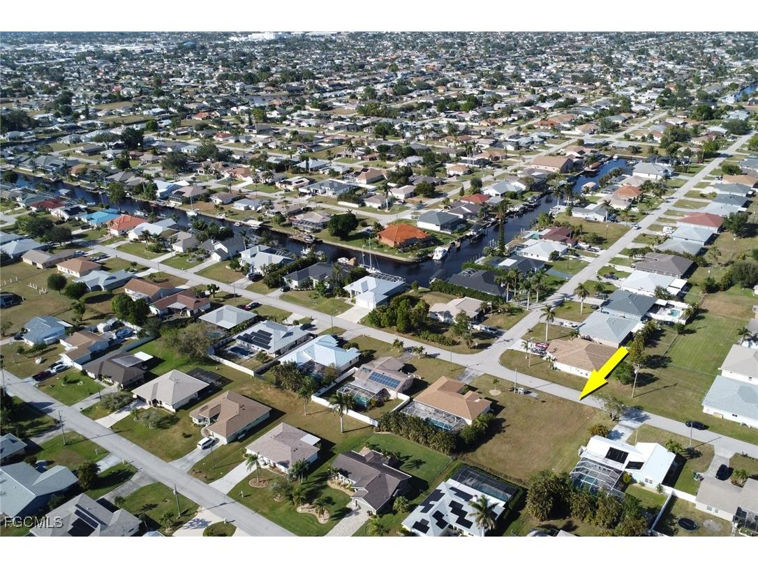 2318 SE 15th Street Cape Coral FL 33990 2025014943 image6