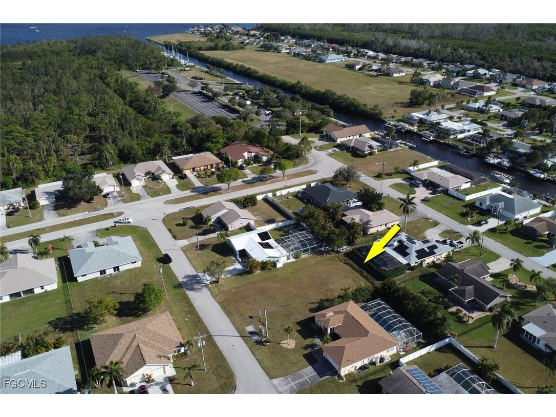 2318 SE 15th Street Cape Coral FL 33990 2025014943 image7