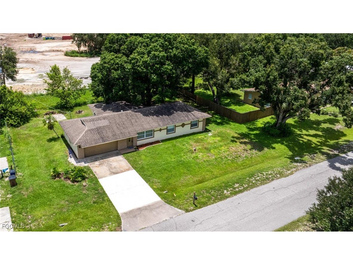 2319 Barcelona Avenue Fort Myers FL 33905 2025023858 image1