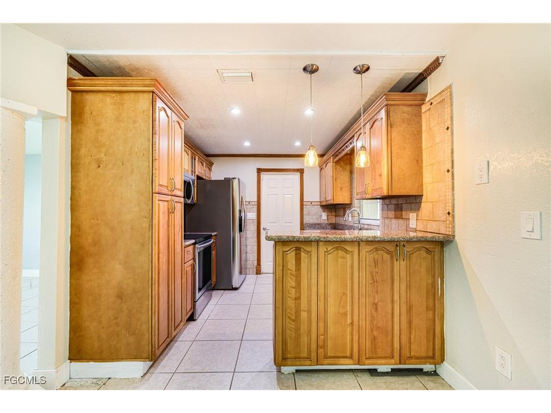 2319 Barcelona Avenue Fort Myers FL 33905 2025023858 image12