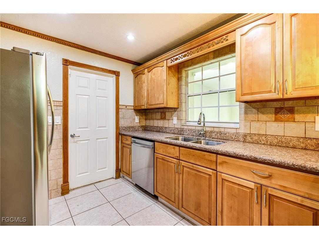 2319 Barcelona Avenue Fort Myers FL 33905 2025023858 image13