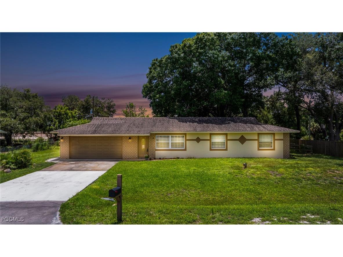 2319 Barcelona Avenue Fort Myers FL 33905 2025023858 image2