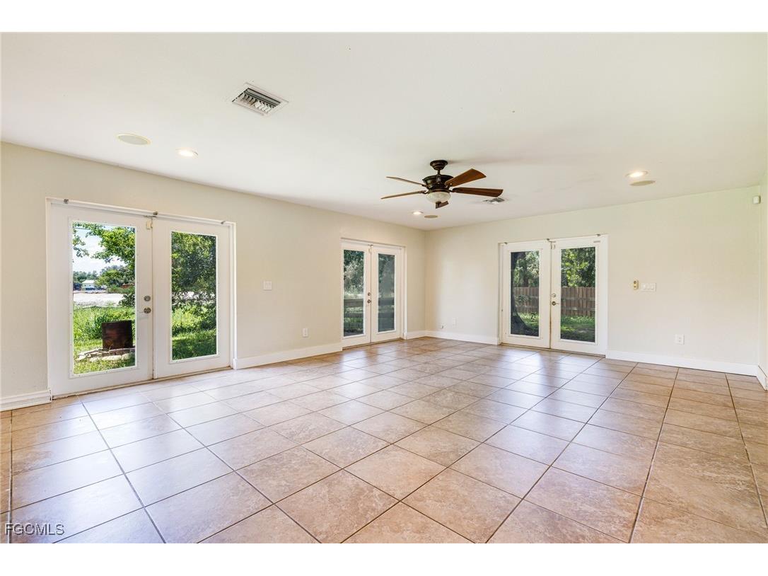 2319 Barcelona Avenue Fort Myers FL 33905 2025023858 image4