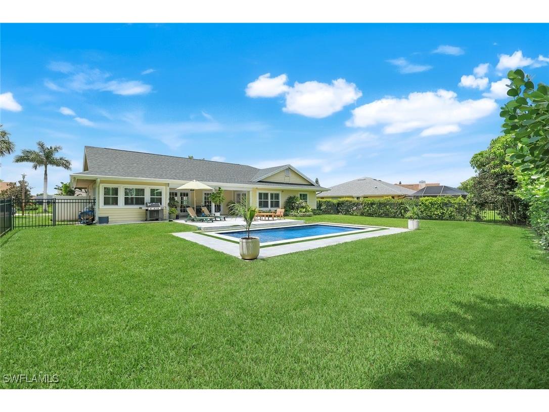 2319 Queens Way Naples FL 34112 225063586 image1