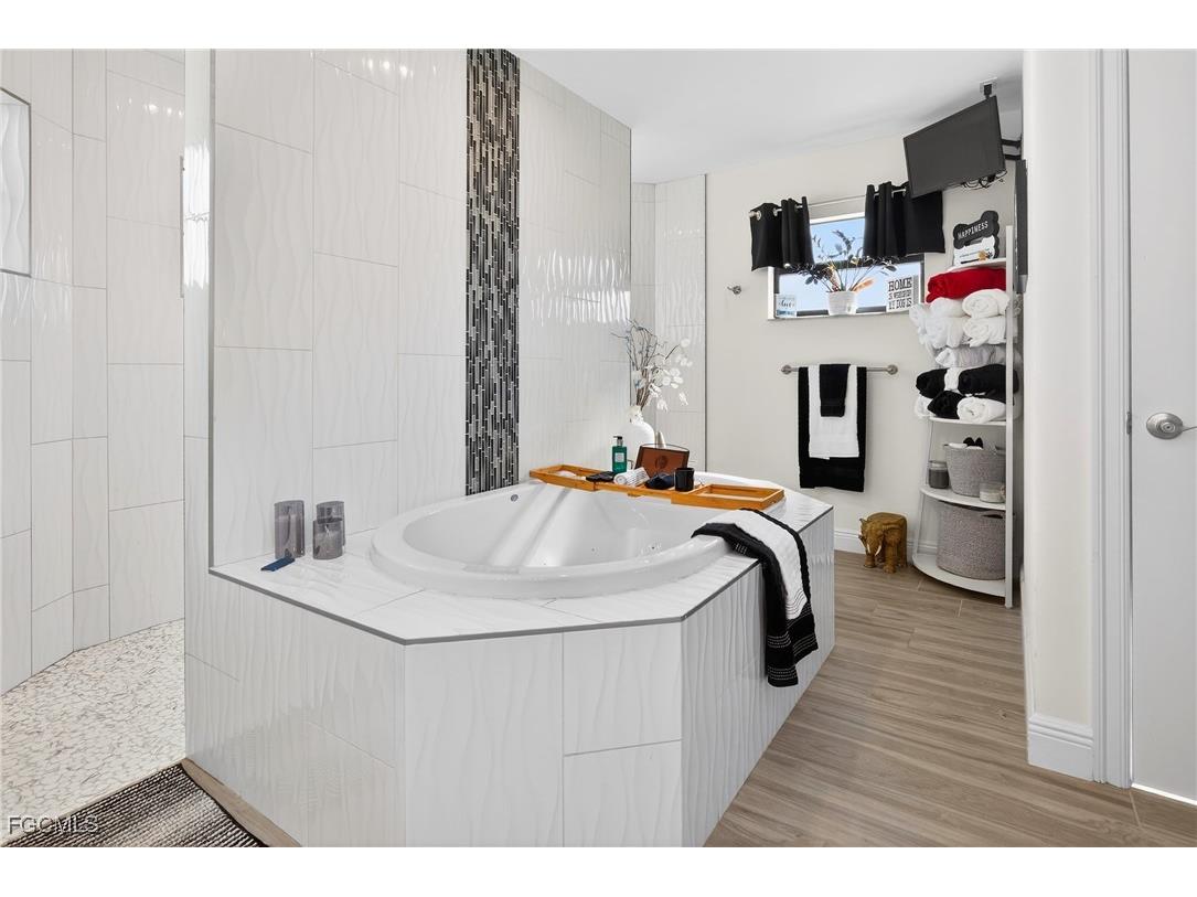 2320 NW 36th Place Cape Coral FL 33993 2025024021 image19