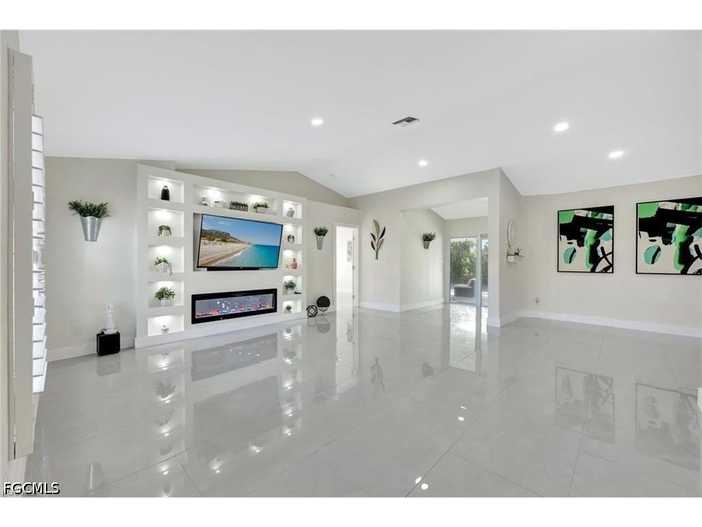 2320 SW 21st Street Cape Coral FL 33991 2026020272 image3