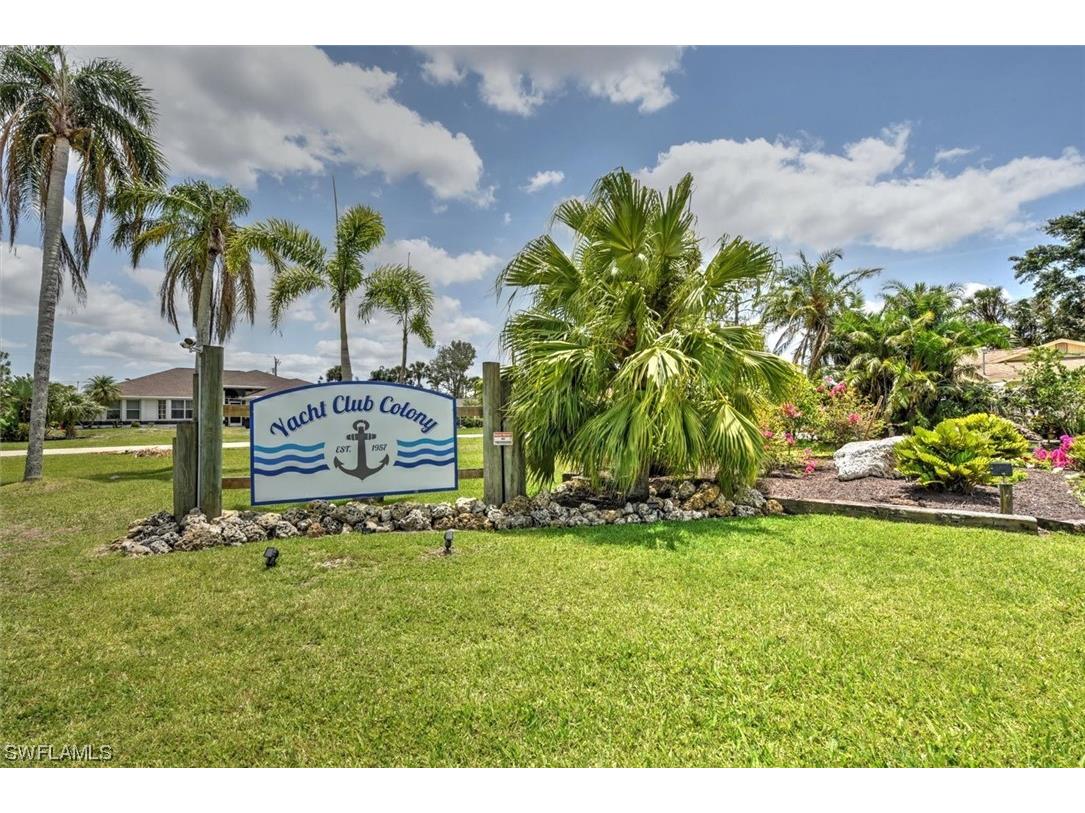 2323 Club House Road North Fort Myers FL 33917 223037534 image1