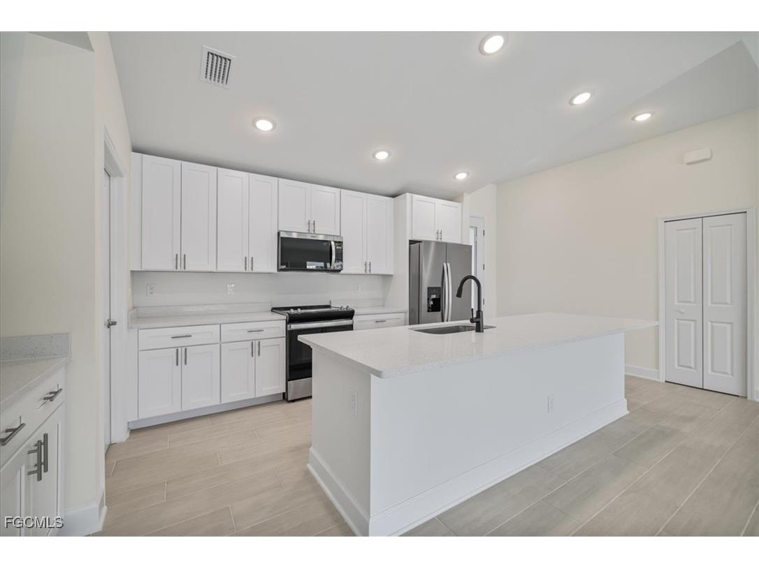 2323 SW 5th Place Cape Coral FL 33991 2025013466 image10